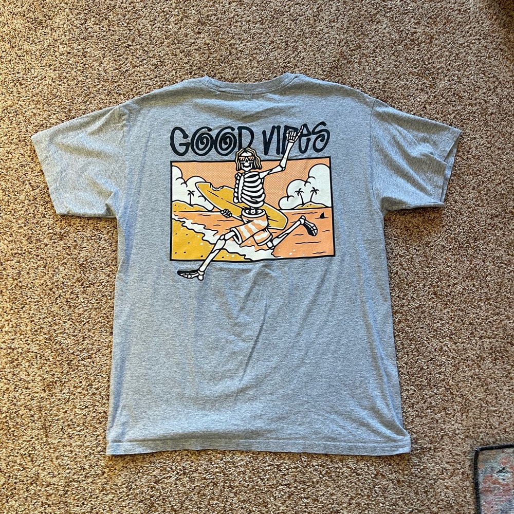 Gray Graphic Tee with 'Good Vibes' Print
